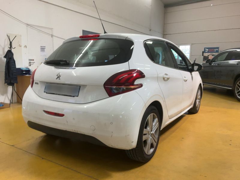 Peugeot 208 1.2 e-THP Allure Business 2018 – снимка 8