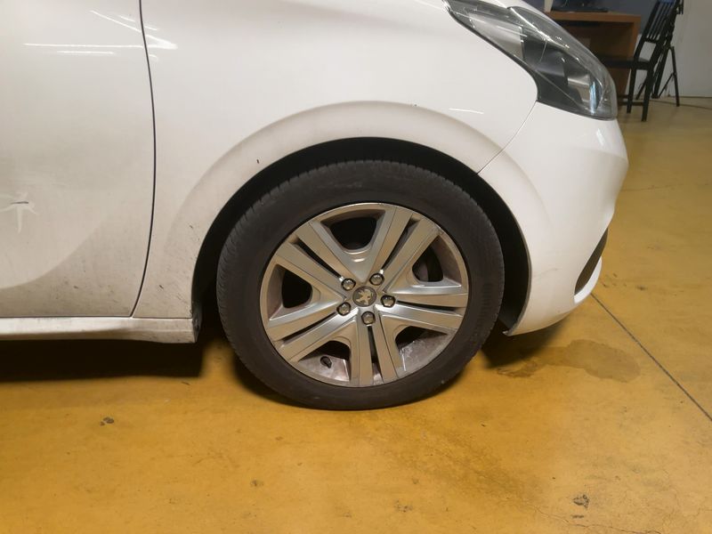 Peugeot 208 1.2 e-THP Allure Business 2018 – снимка 11