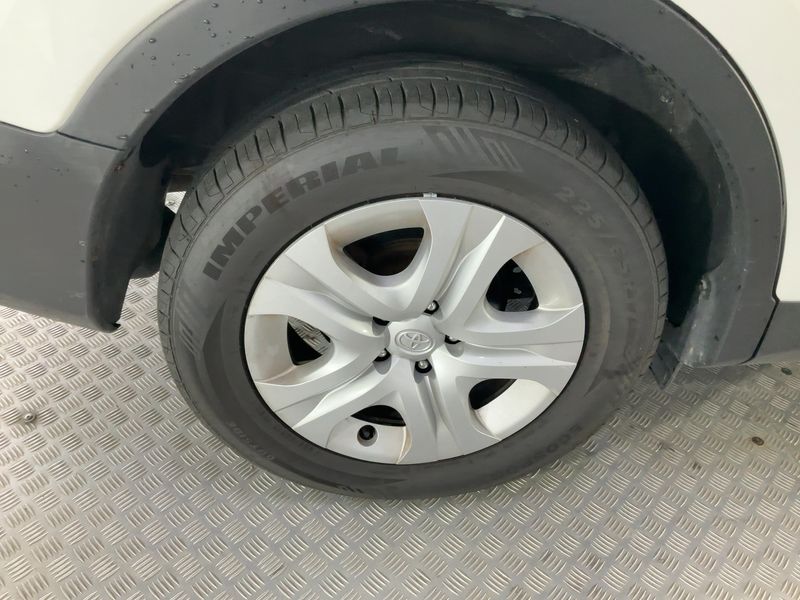 Toyota RAV 4 2.0 D-4D City 2015 – снимка 9