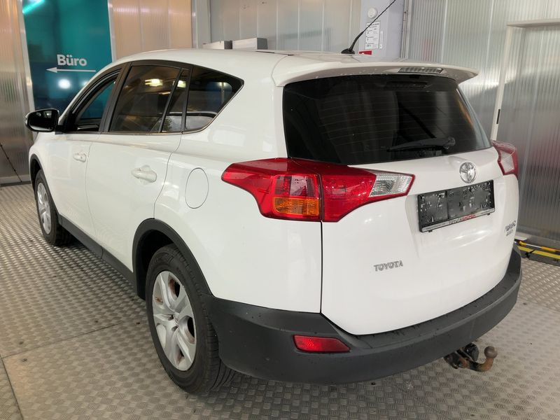 Toyota RAV 4 2.0 D-4D City 2015 – снимка 6
