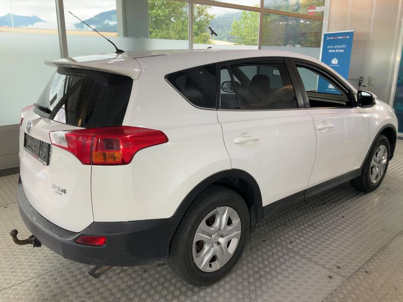 Toyota RAV 4 2.0 D-4D City 2015 – снимка 8