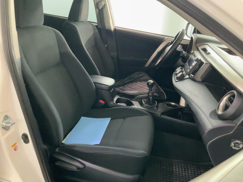Toyota RAV 4 2.0 D-4D City 2015 – снимка 17