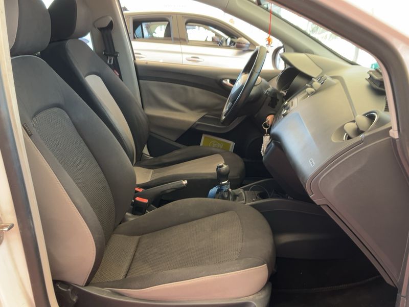 Seat Ibiza 1.6 TDI Stylance / Style 2014 – снимка 16