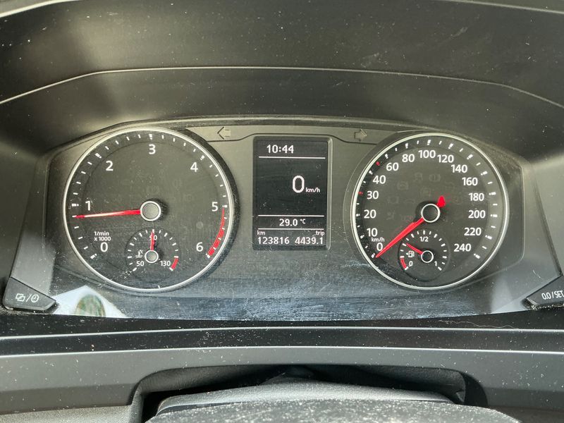 Volkswagen T6 Multivan 2.0 TDI Trendline 2016 – снимка 18