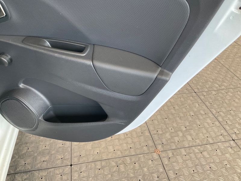 Renault Clio 1.2 Life 2017 – снимка 31