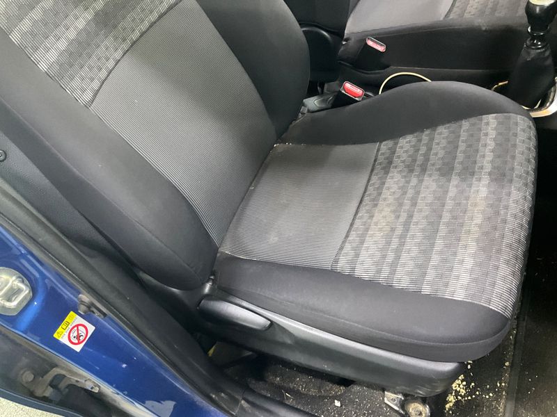 Toyota Yaris 1.4 D-4D Active 2016 – снимка 37