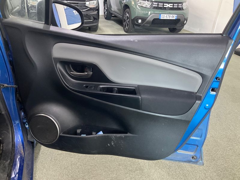Toyota Yaris 1.4 D-4D Active 2016 – снимка 38