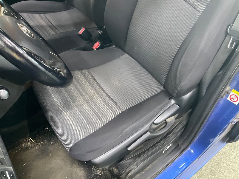Toyota Yaris 1.4 D-4D Active 2016 – снимка 36
