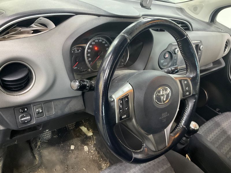 Toyota Yaris 1.4 D-4D Active 2016 – снимка 35