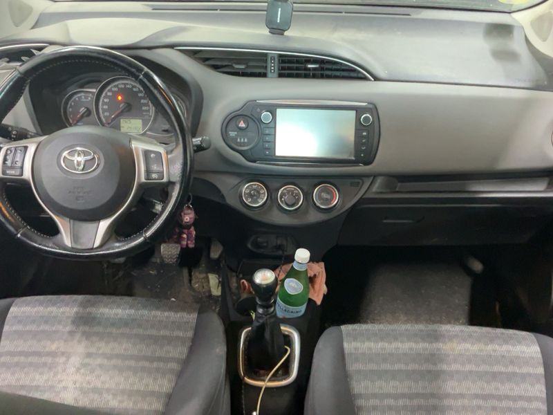 Toyota Yaris 1.4 D-4D Active 2016 – снимка 17