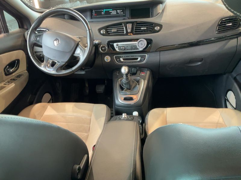 Renault Grand Scenic 2.0 dCi BOSE Edition 2014 – снимка 17