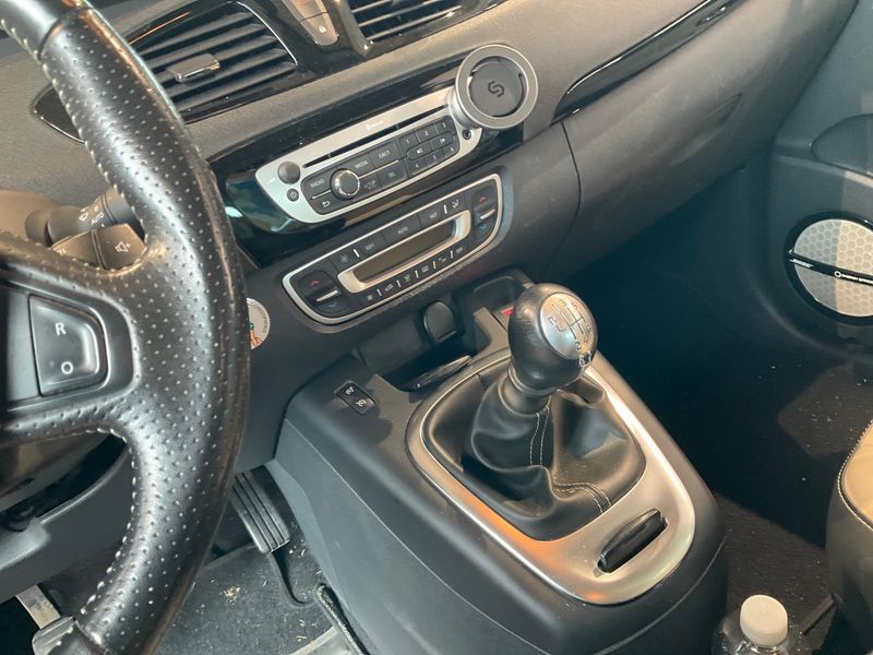 Renault Grand Scenic 2.0 dCi BOSE Edition 2014 – снимка 36