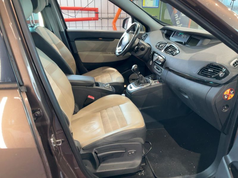 Renault Grand Scenic 2.0 dCi BOSE Edition 2014 – снимка 16