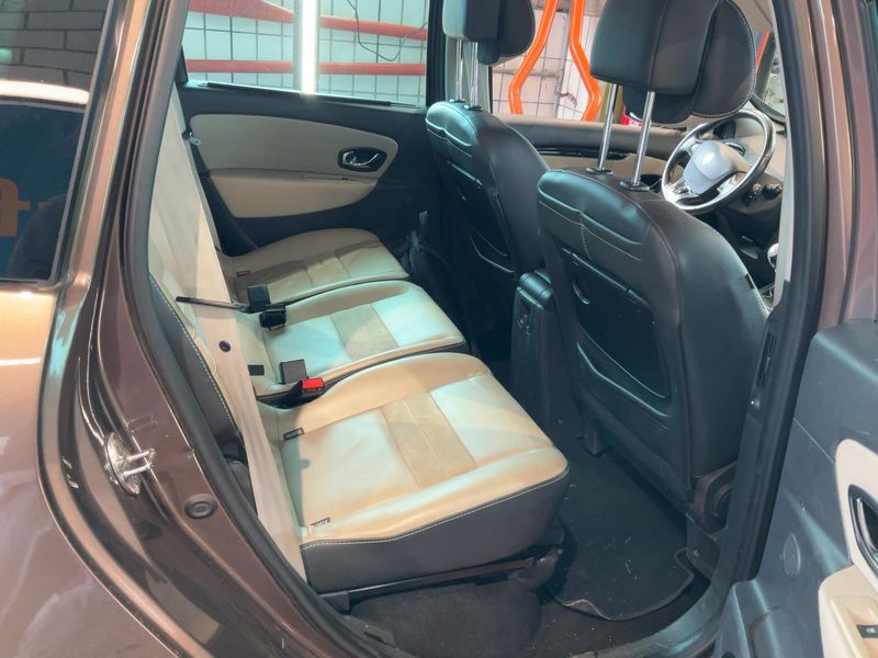 Renault Grand Scenic 2.0 dCi BOSE Edition 2014 – снимка 19