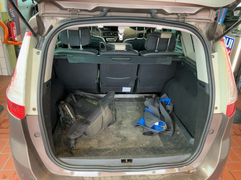Renault Grand Scenic 2.0 dCi BOSE Edition 2014 – снимка 15