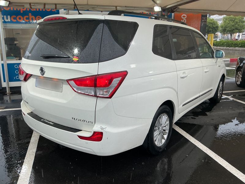 Ssangyong Rodius 2.0 TD Xdi Limited 2014 – снимка 8