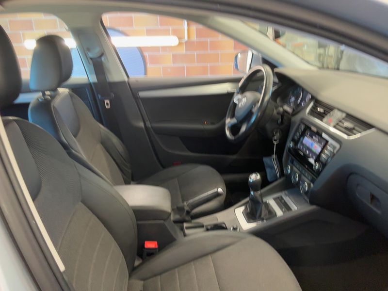 Skoda Octavia 1.2 TSI Elegance 2014 – снимка 16