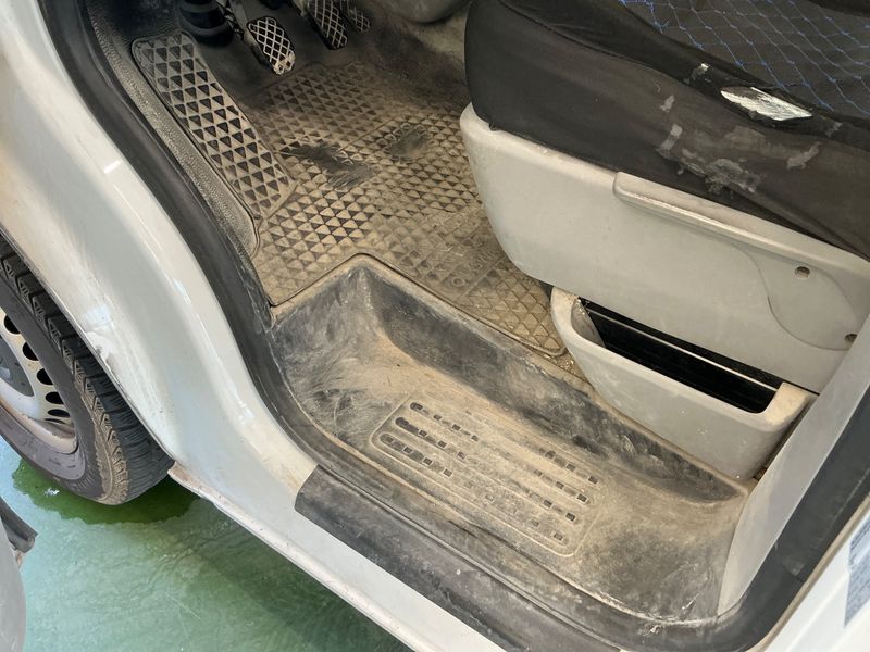 Volkswagen T5 Transporter 2.0 TDI Kasten 2013 – снимка 31