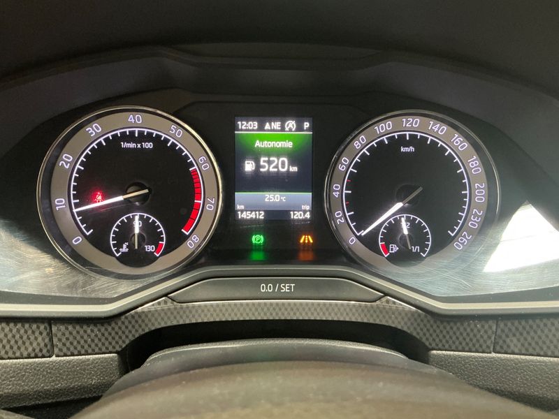 Skoda Superb 1.4 TSI ACT SportLine 2018 – снимка 18