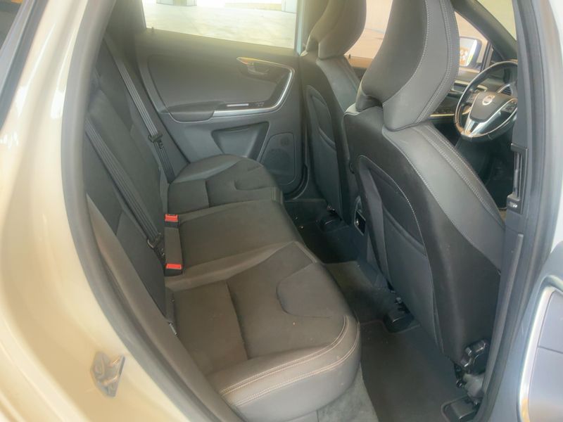 Volvo XC60 2.4 D4 Momentum AWD 2013 – снимка 19