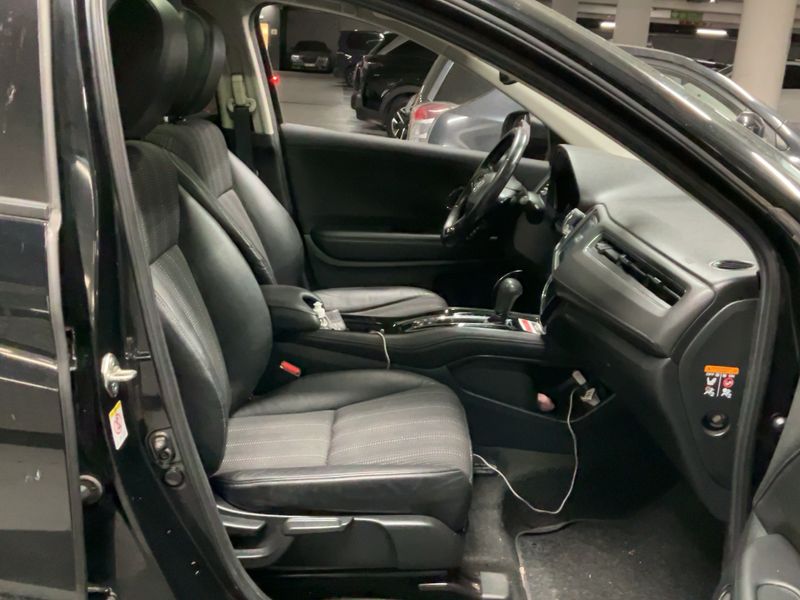 Honda HR-V 1.5 i-VTEC Executive 2017 – снимка 16