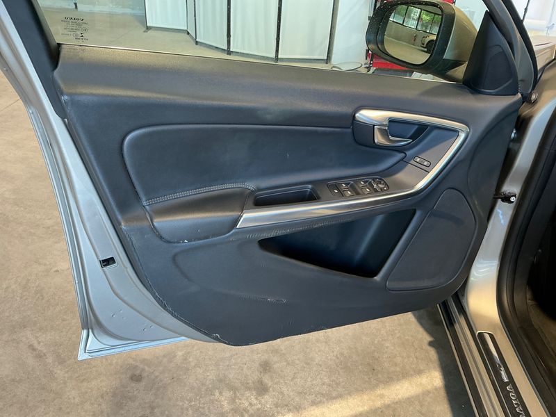 Volvo S60 2.0 D4 Momentum 2015 – снимка 23