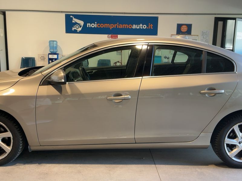 Volvo S60 2.0 D4 Momentum 2015 – снимка 4
