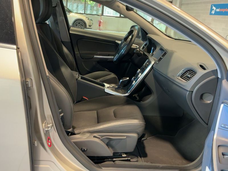 Volvo S60 2.0 D4 Momentum 2015 – снимка 16