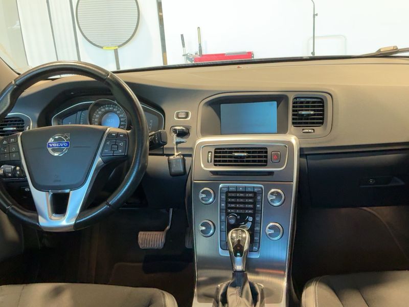 Volvo S60 2.0 D4 Momentum 2015 – снимка 17