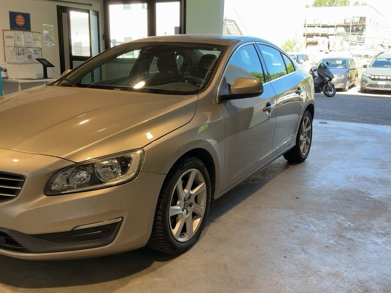 Volvo S60 2.0 D4 Momentum 2015 – снимка 2