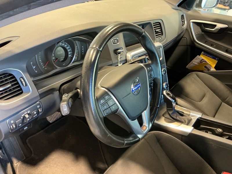 Volvo S60 2.0 D4 Momentum 2015 – снимка 24