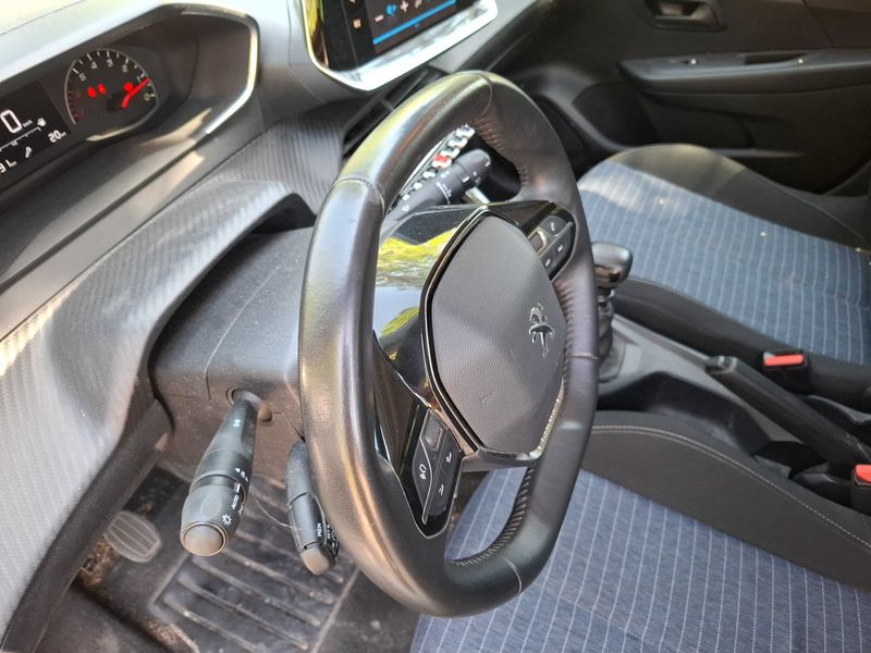Peugeot 208 1.5 Blue-HDi Premium 2021 – снимка 95