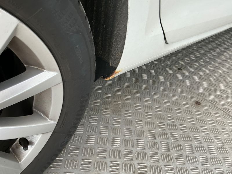 Volkswagen Golf VII 1.6 TDI Lounge BlueMotion Tech 2016 – снимка 24