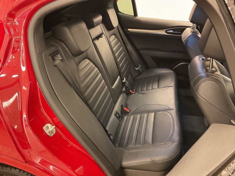 Alfa Romeo Stelvio 2.0 Turbo Veloce Q4 2022 – снимка 19