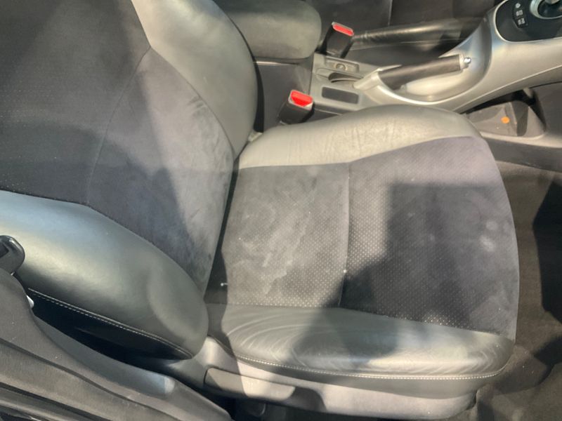 Toyota Auris 1.8 Hybrid Executive 2011 – снимка 31