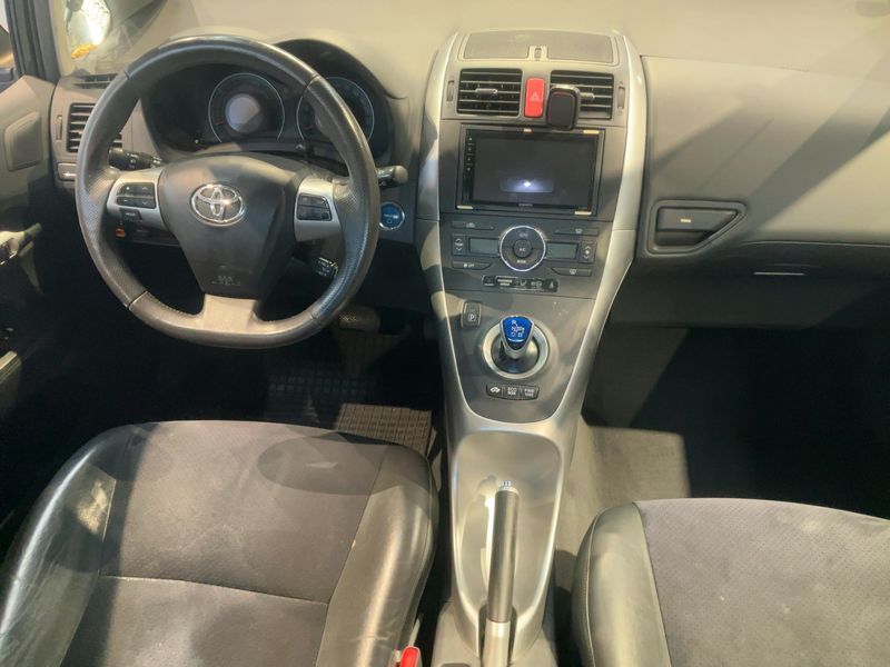 Toyota Auris 1.8 Hybrid Executive 2011 – снимка 17