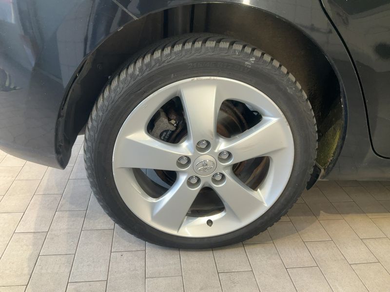 Toyota Auris 1.8 Hybrid Executive 2011 – снимка 9