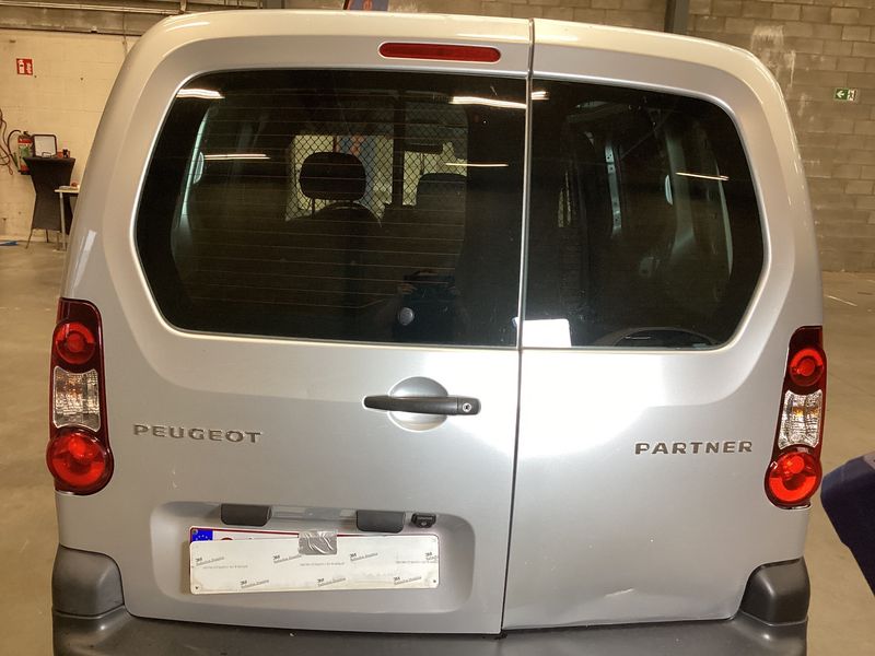 Peugeot Partner 1.6 HDi L1 Pack Clim NAV 2015 – снимка 48