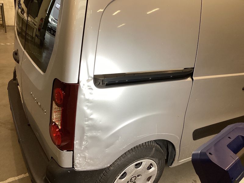 Peugeot Partner 1.6 HDi L1 Pack Clim NAV 2015 – снимка 24
