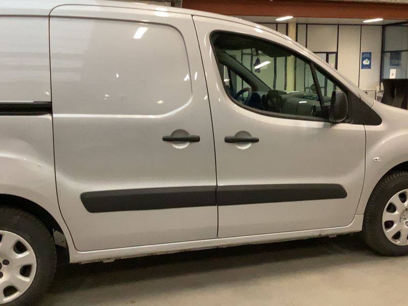 Peugeot Partner 1.6 HDi L1 Pack Clim NAV 2015 – снимка 10
