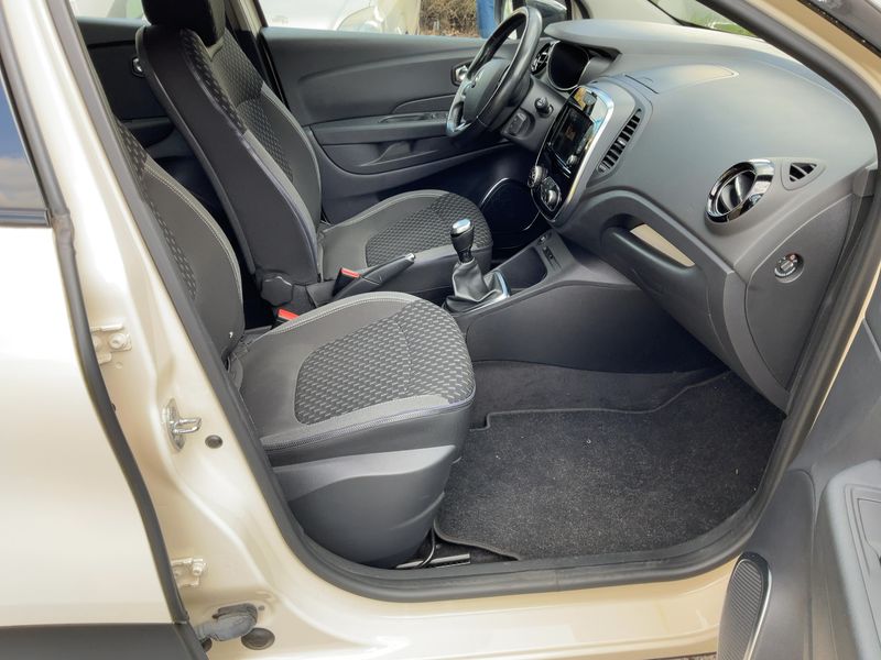 Renault Captur 0.9 Energy Intens 2019 – снимка 16