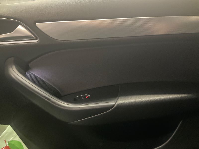 Audi Q3 2.0 TDI Ambiente 2012 – снимка 24