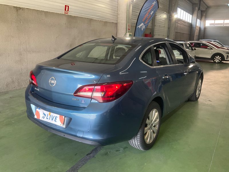 Opel Astra 1.7 CDTI Excellence 2013 – снимка 2