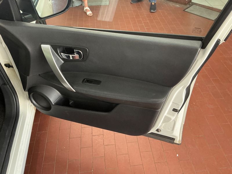 Nissan Qashqai+2 2.0 Acenta 4x4 2010 – снимка 24