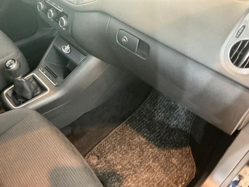 Volkswagen Tiguan 2.0 TDI Cross BlueMotion Tech 2015 – снимка 31
