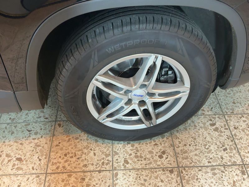 Volkswagen Tiguan 2.0 TDI Cross BlueMotion Tech 2015 – снимка 11