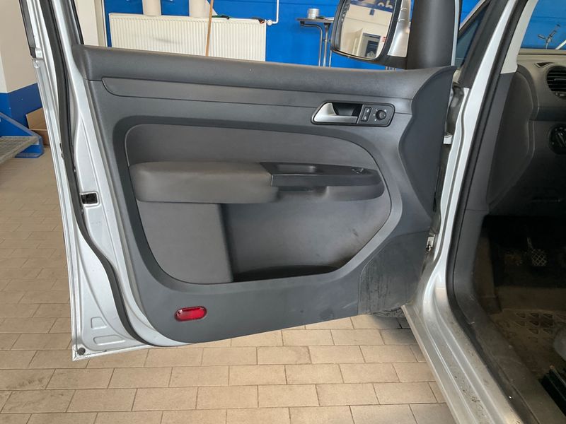 Volkswagen Caddy 1.6 TDI 2015 – снимка 41
