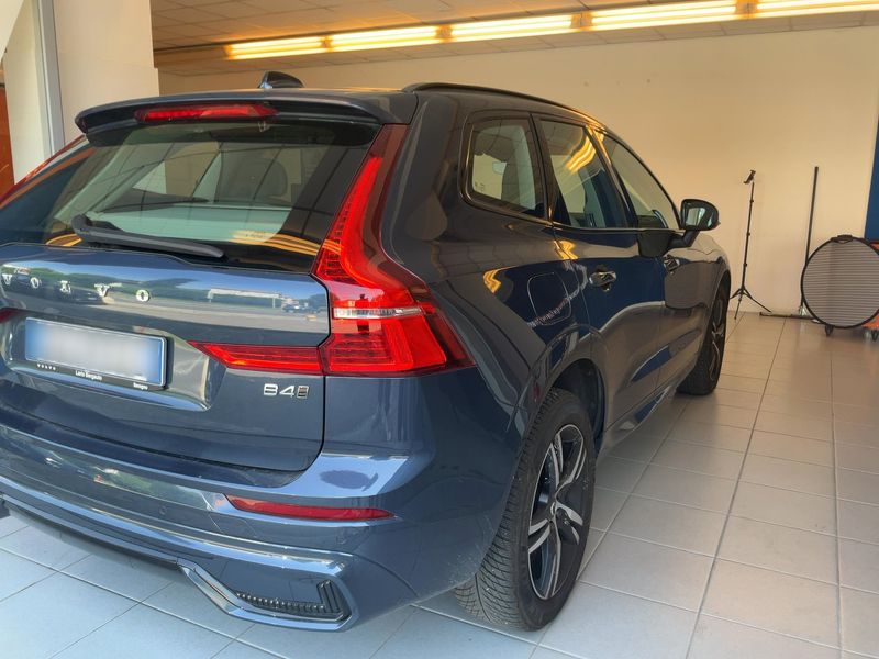 Volvo XC60 2.0 B4 Mild-Hybrid Ultimate Dark AWD 2024 – снимка 8