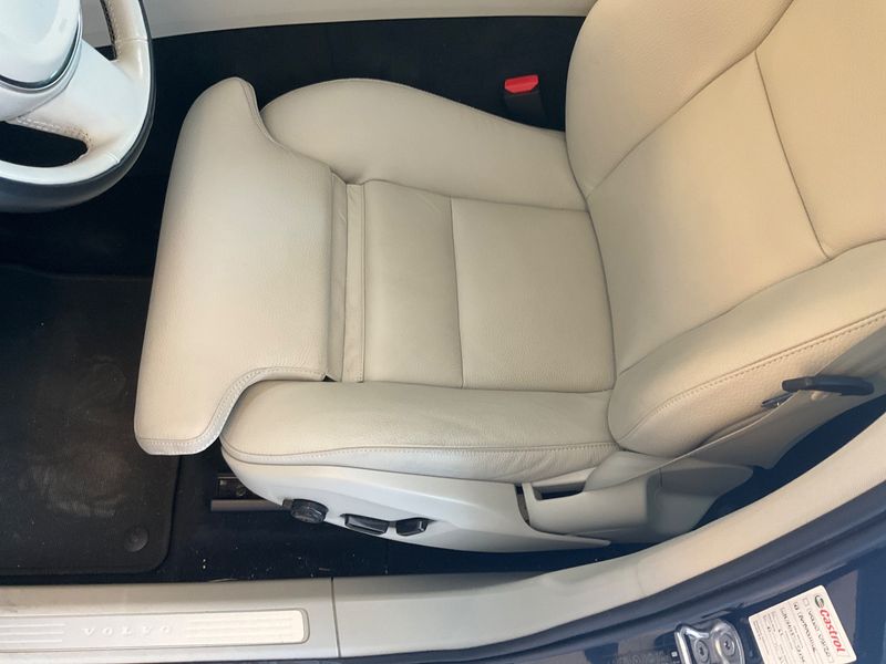 Volvo XC60 2.0 B4 Mild-Hybrid Ultimate Dark AWD 2024 – снимка 22