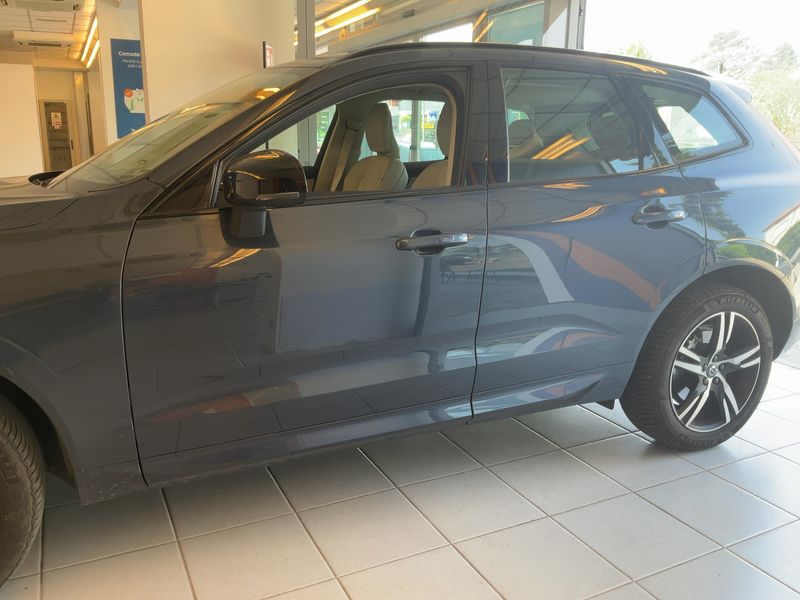 Volvo XC60 2.0 B4 Mild-Hybrid Ultimate Dark AWD 2024 – снимка 4